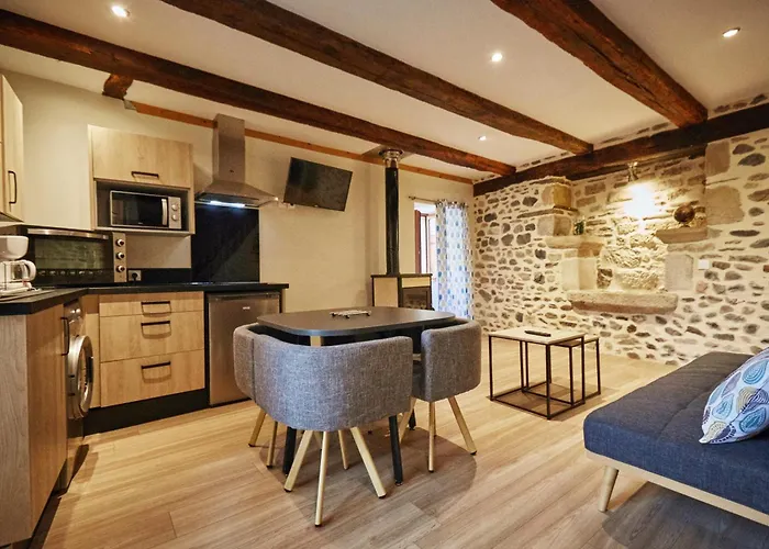 Jolie maison deux chambres et canapé-lit #au cœur du village#