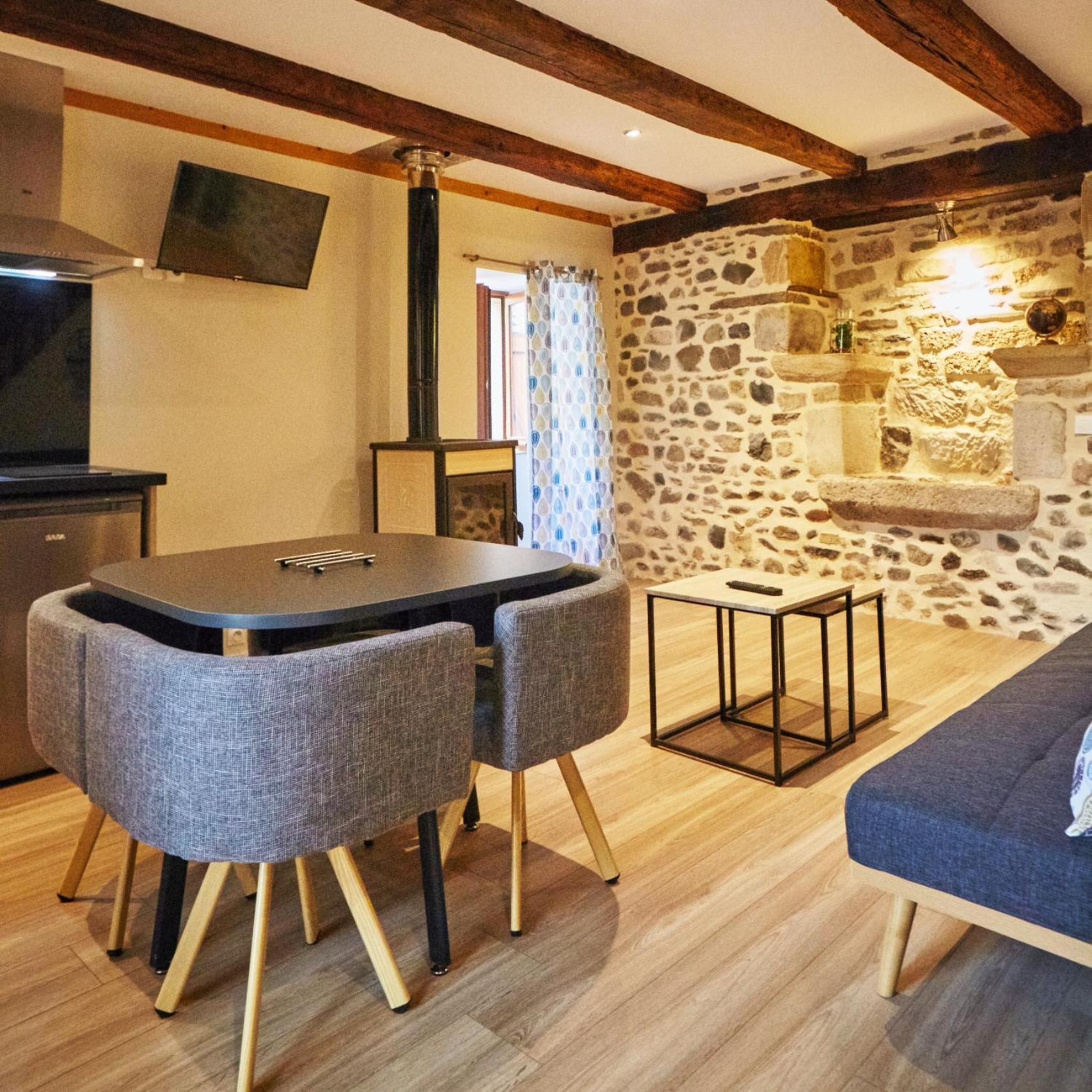Jolie Maison Deux Et Canape-lit #au Coeur Du Village# Sainte-Eulalie-d'Olt